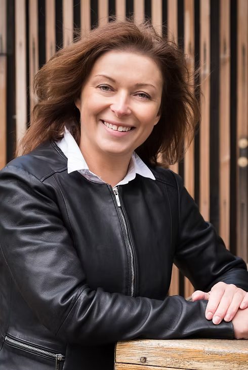 Mgr. Yvonne Holčáková